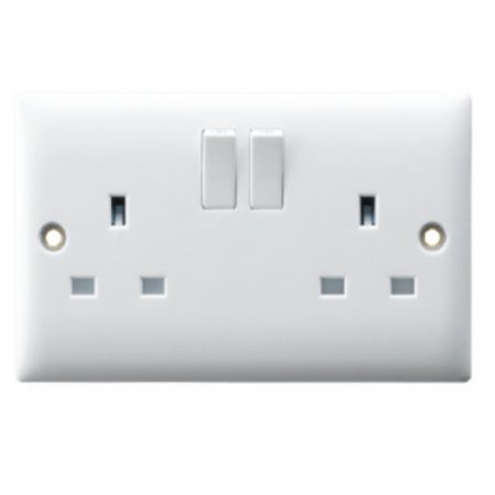 RR 13A Twin Switched Universal Socket W3002Un